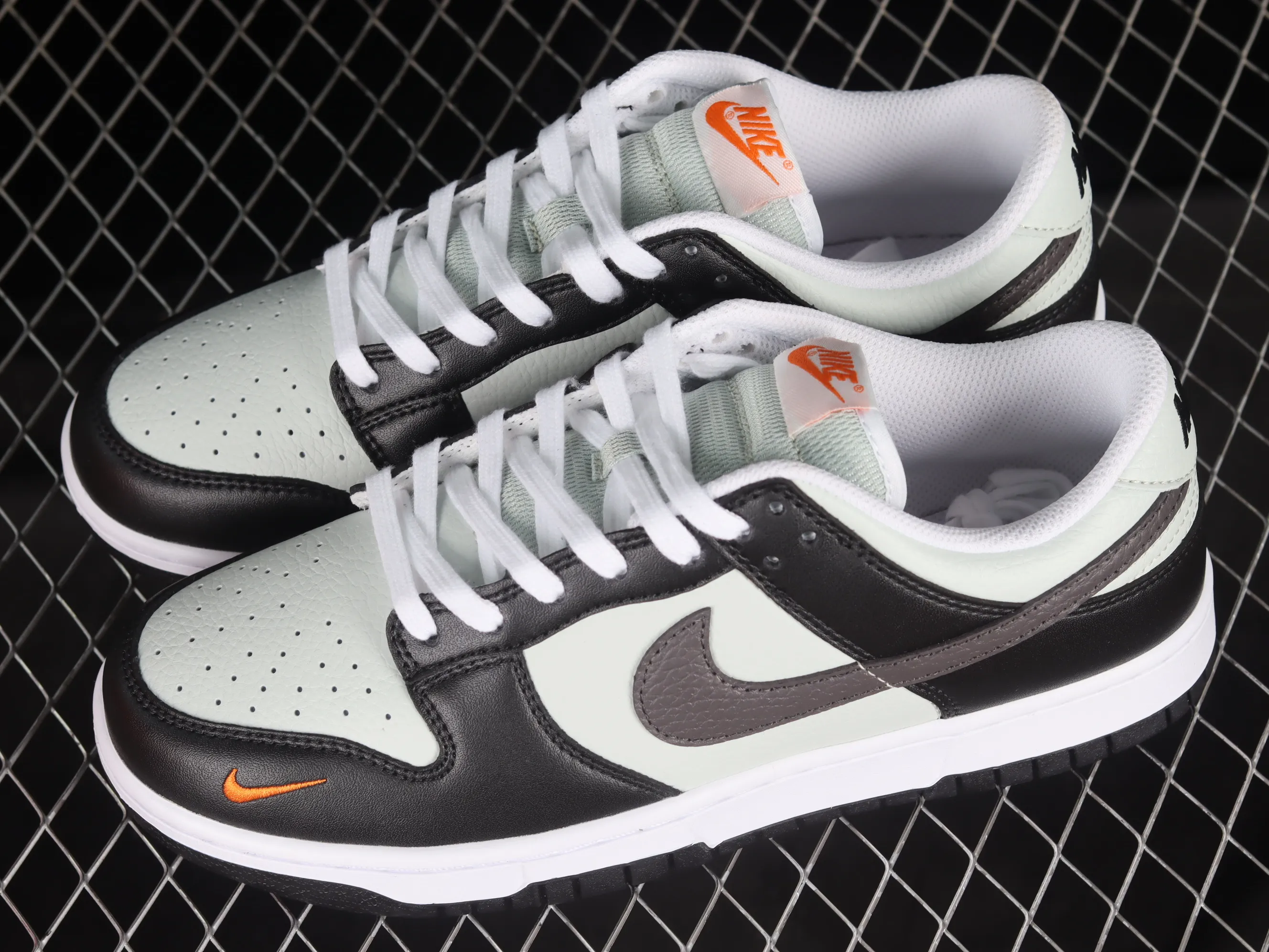 All categories Nk SB Dunk series Nk SB Dunk Low low-top sneakers Nk Dunk Low "Mini Orange Swoosh" SB low-top sports and leisure sneakers FN7808-001